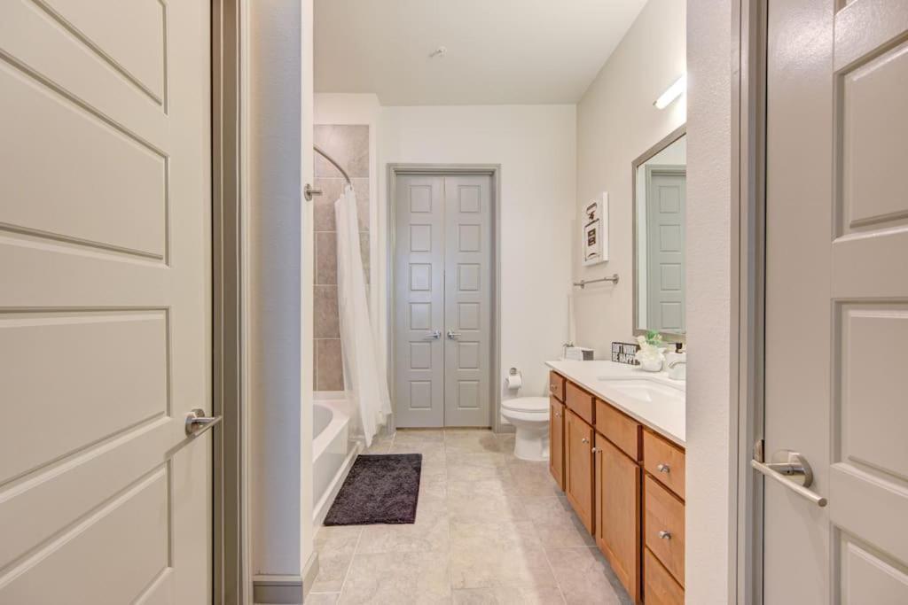 Fancy Apt Downtown. Pool. Gym. Lounge. Pet Ok Houston Esterno foto