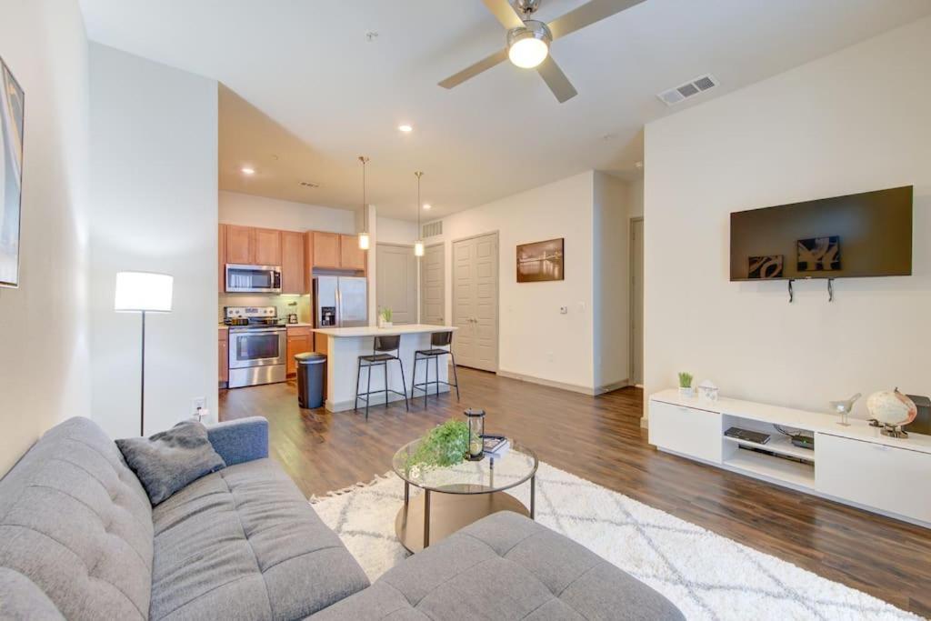 Fancy Apt Downtown. Pool. Gym. Lounge. Pet Ok Houston Esterno foto